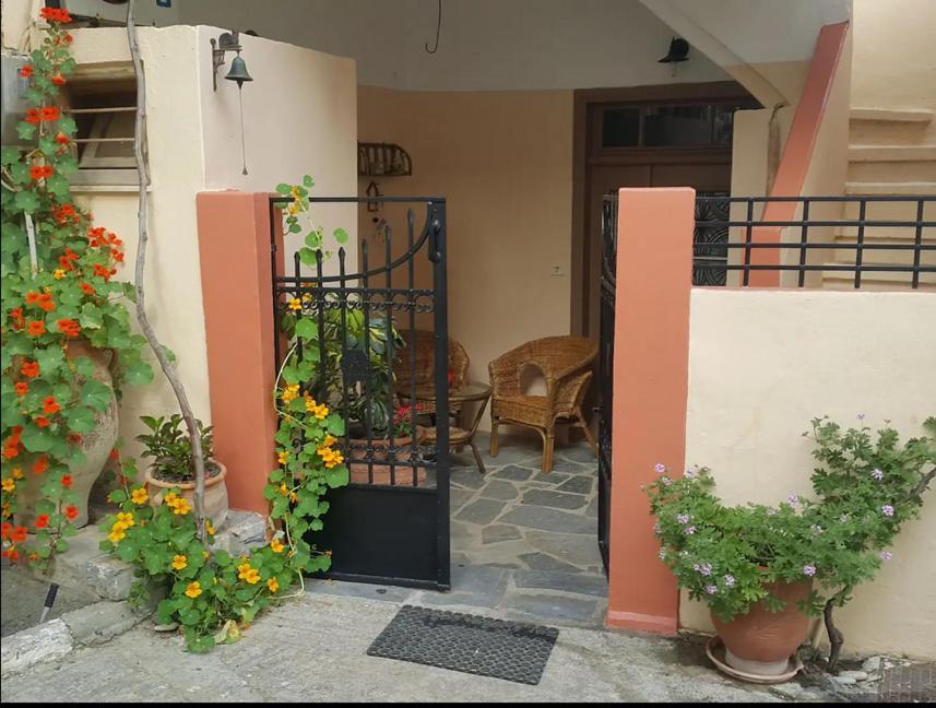 Traditional Residence With Terrace Latsida Ngoại thất bức ảnh