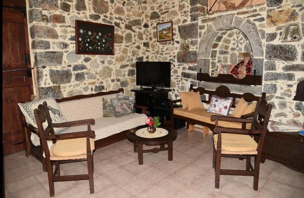 Traditional Residence With Terrace Latsida Ngoại thất bức ảnh